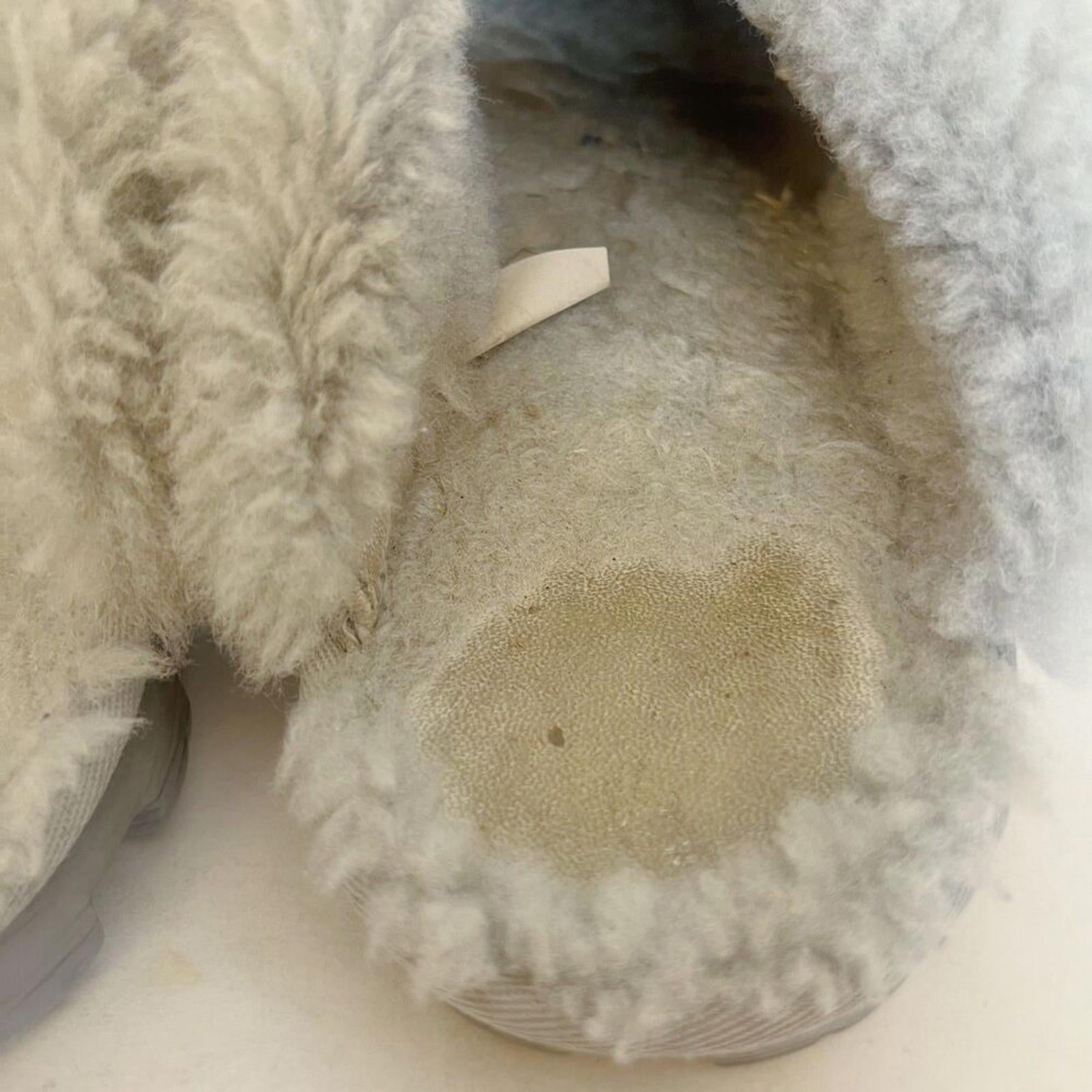 UGG Australia Women's Sequin Stars Silver Grey Shearling Slippers Size 9