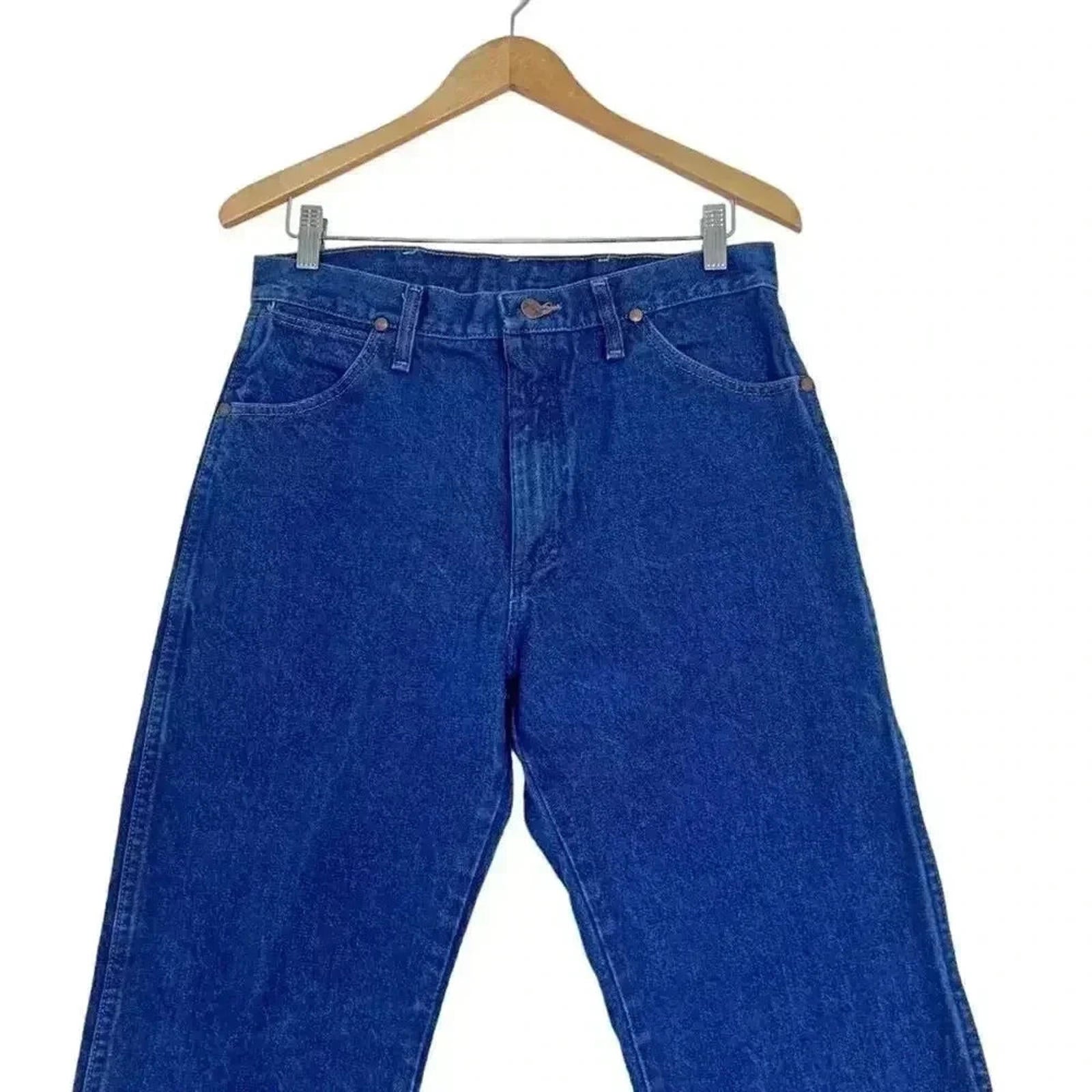 Wrangler Medium Wash Straight Leg Mom Jeans High Rise Women's Size 32 x 32
