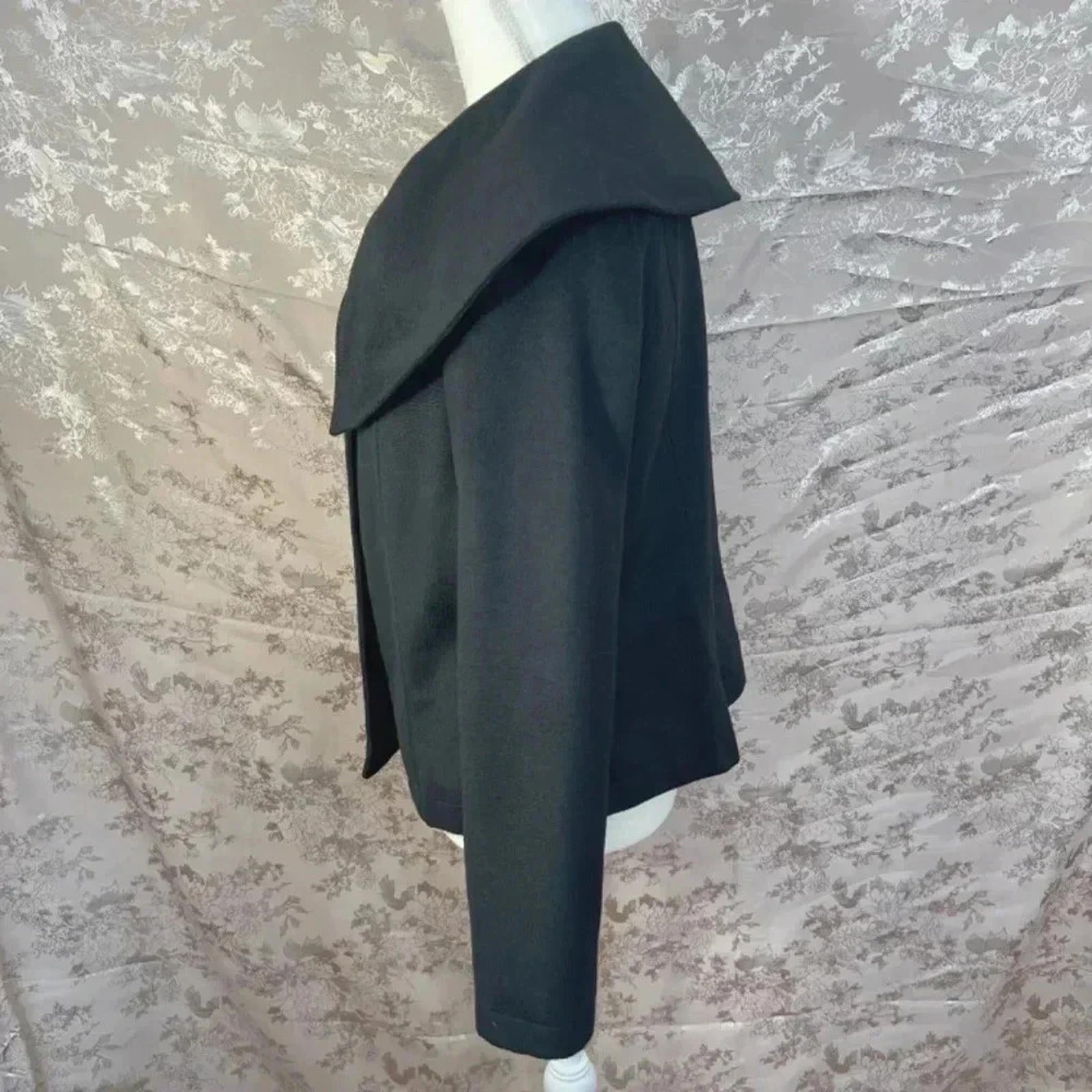 Harve Benard Women's Vintage Black Cape Jacket Size M