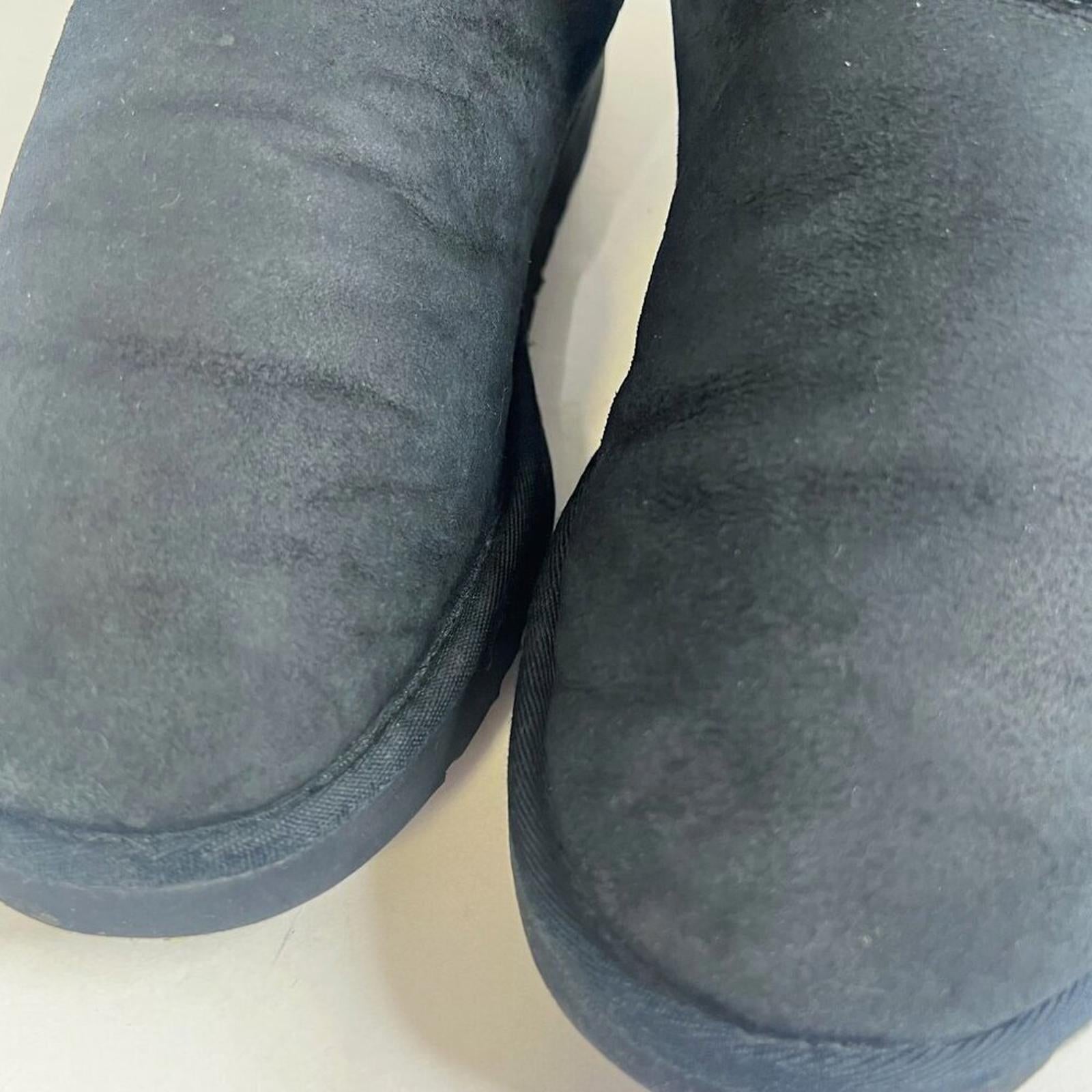 UGG Australia Women's Bailey Button II Black Sheepskin Boot Bootie Size 7