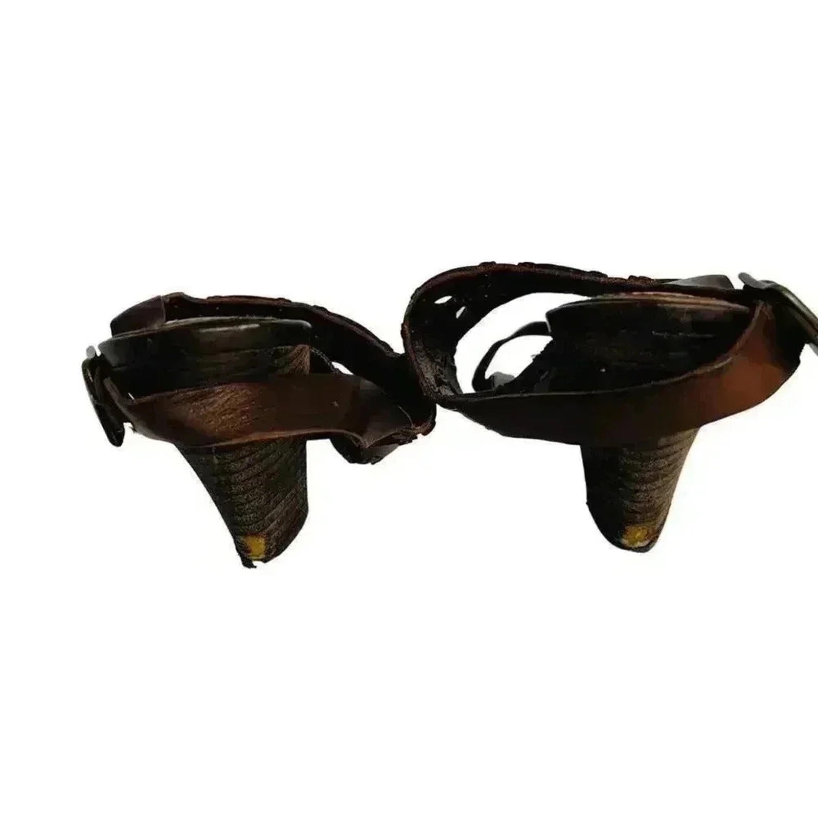 Frye Skye Sandals Brown Leather Chunky Heels Flower Cutouts Rivets Size 9