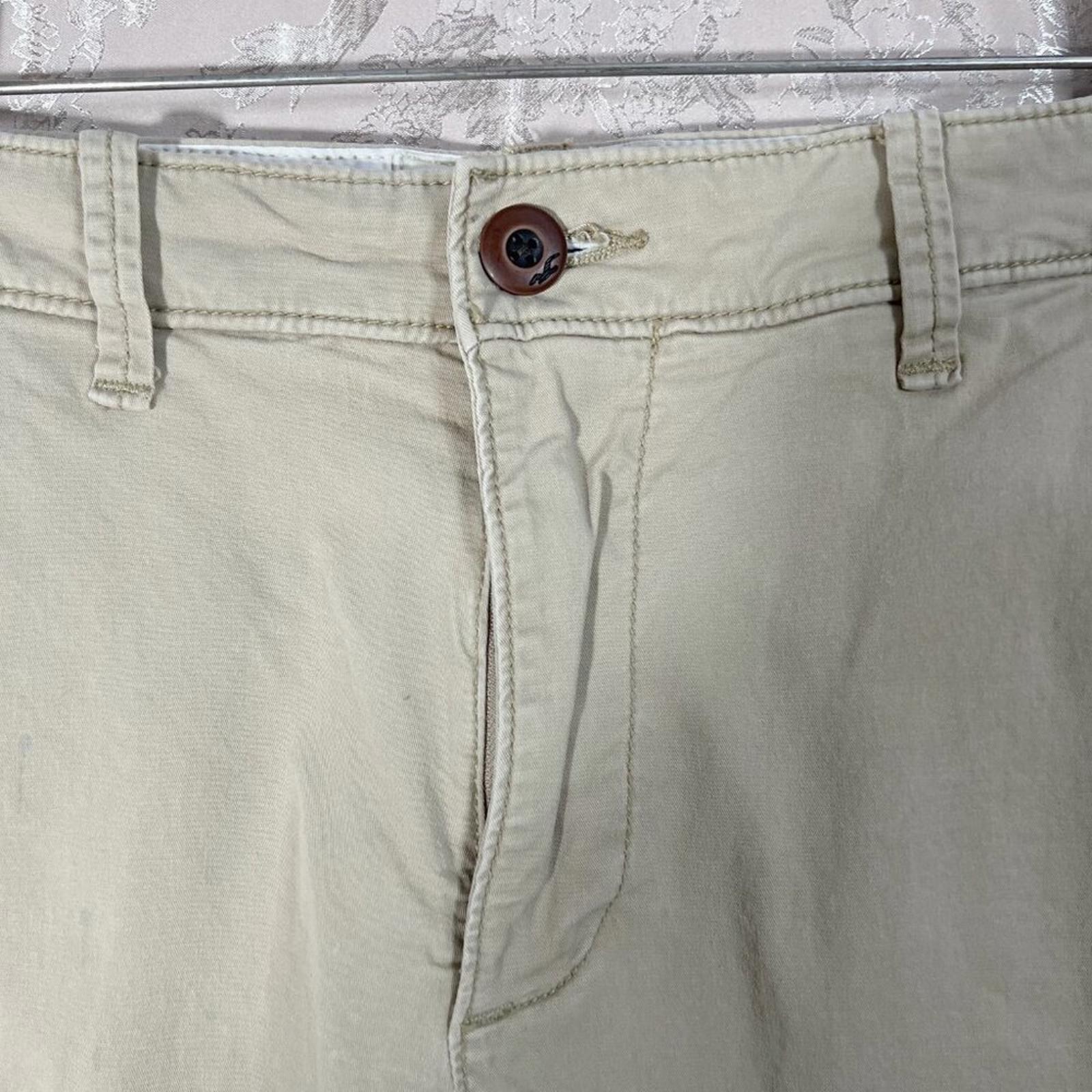 Hollister Classic Fit Khaki Tan Shorts Men's Size 32