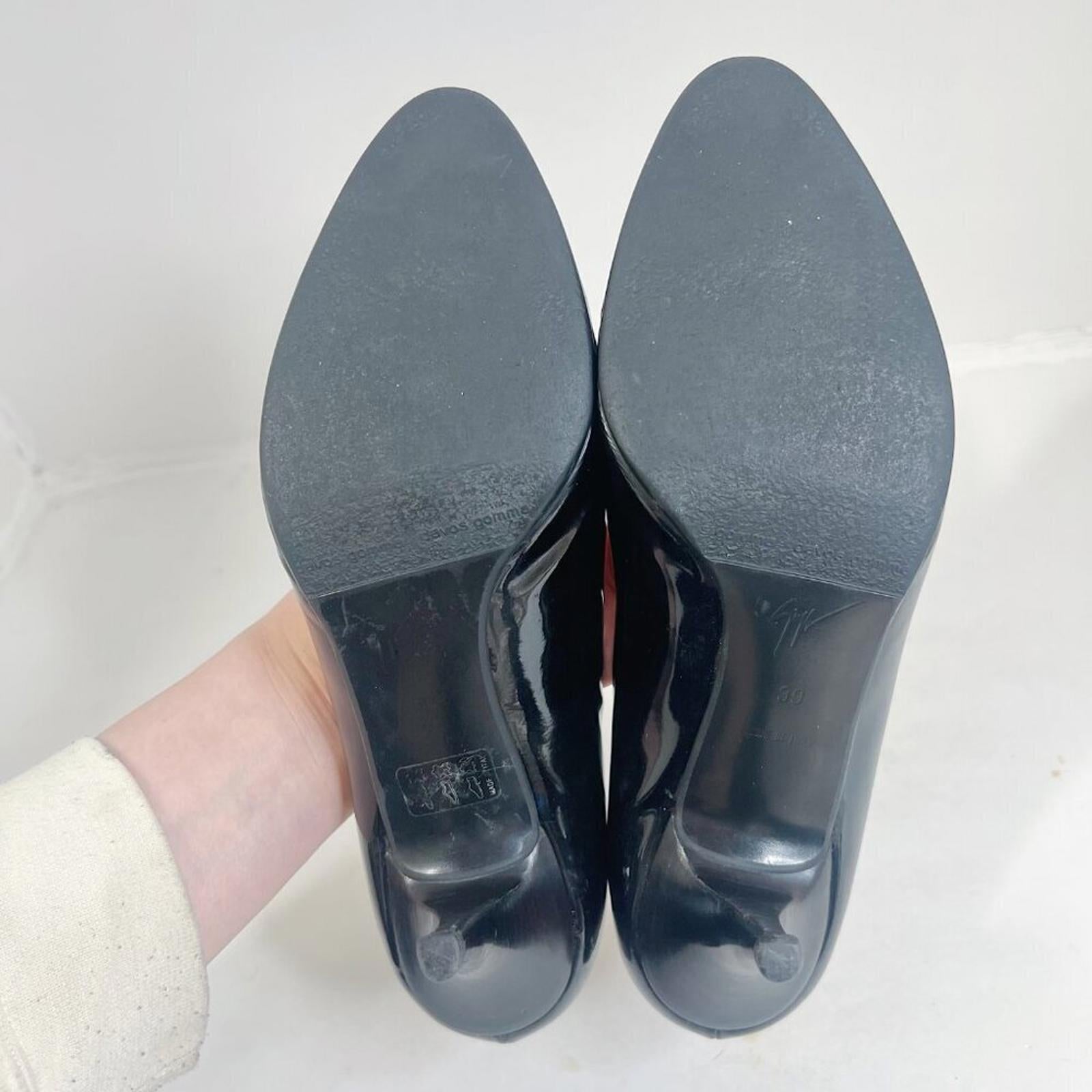 Giuseppe Zanotti Design Black Patent Leather Rounded Toe Pumps Heels Size 9